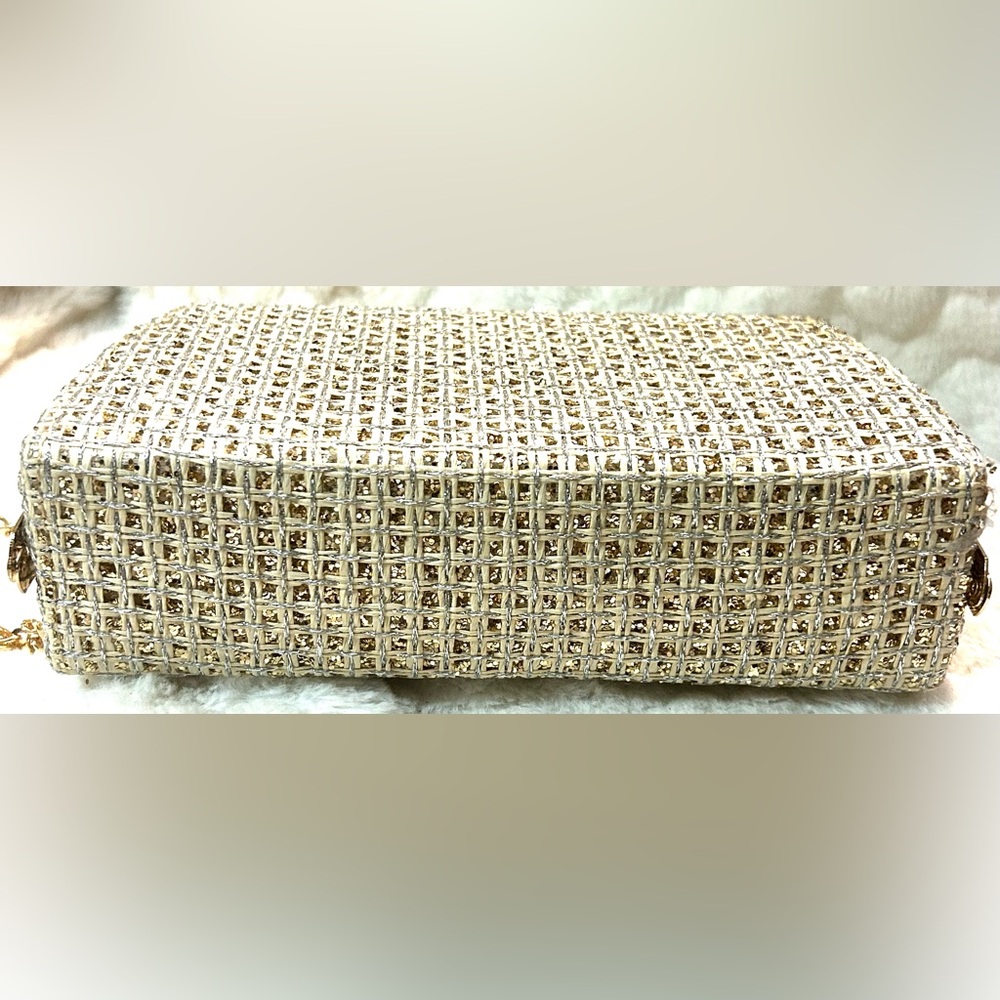 Elegant Handbag Clutch Purse with shiny Gold handle chain clasp - Picture 13 of 16